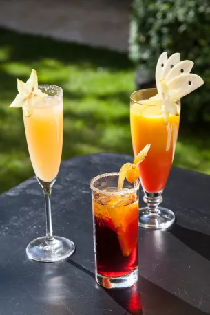 cocktails trois verres jaune orange