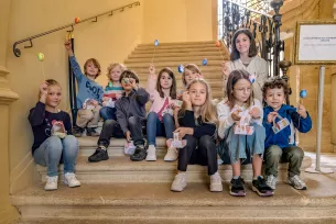 enfants escalier caumont