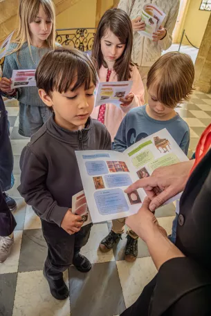 enfants visite guide musée