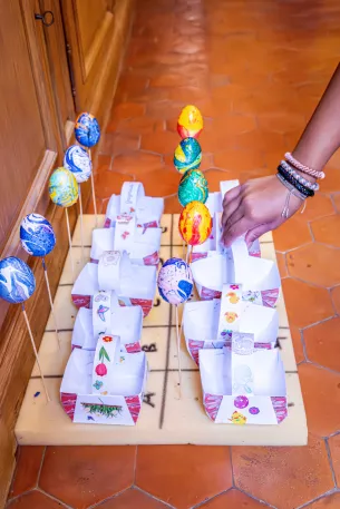 oeufs colorés atelier enfants
