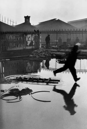 	henri-cartier-bresson-derriere-la-gare-saint-lazare-paris-1932.c-fondation-henri-cartier-bresson-magnum-ph.jpg