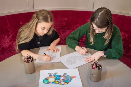 coloriage petites filles animaux