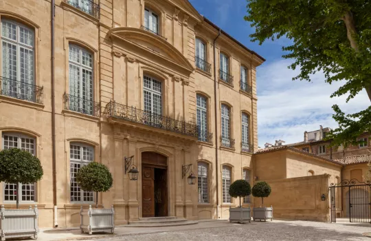 Façade cour d'honneur Hôtel de Caumont