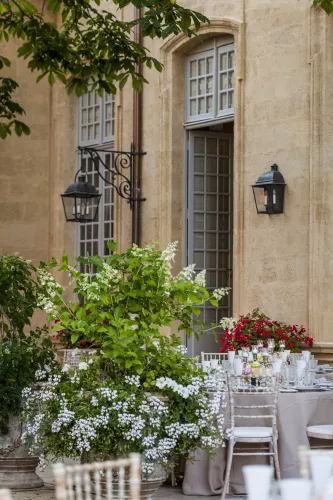 reception fleurs rouges
